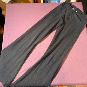 Hollister Ultra High-Rise Flare Legging Pants in Black - Size XS